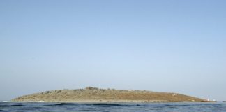 Močan potres povzročil nastanek novega otoka