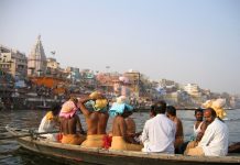 Varanasi – sveto mesto, ki ti zleze pod kožo in popotnika šokira s svojimi prizori