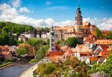 Praga in biseri Češke 3 dni Prelep pogled na cerkev in grad